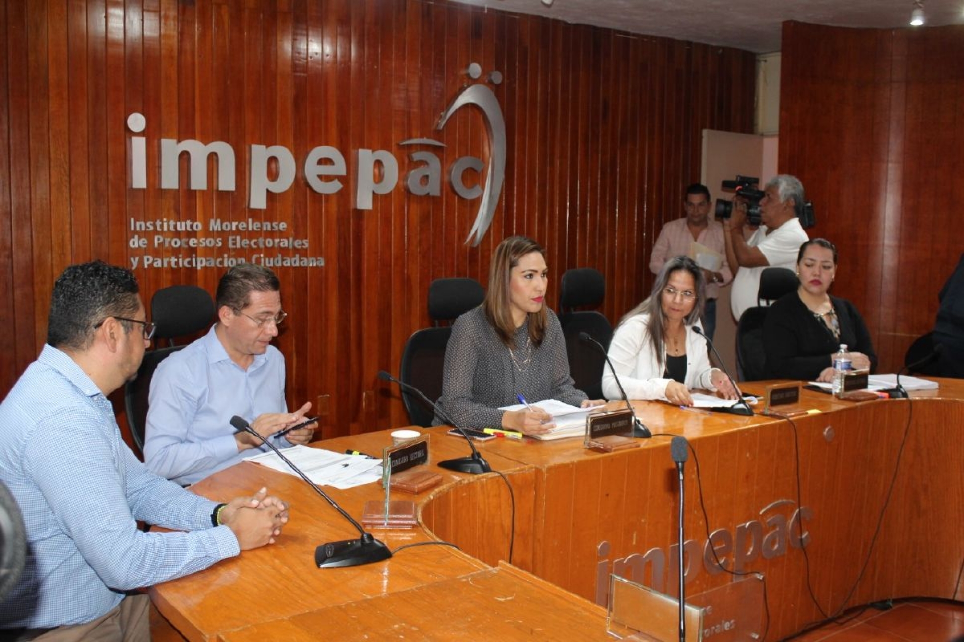 Fijan topes de precampaña para aspirantes a alcaldías y diputaciones