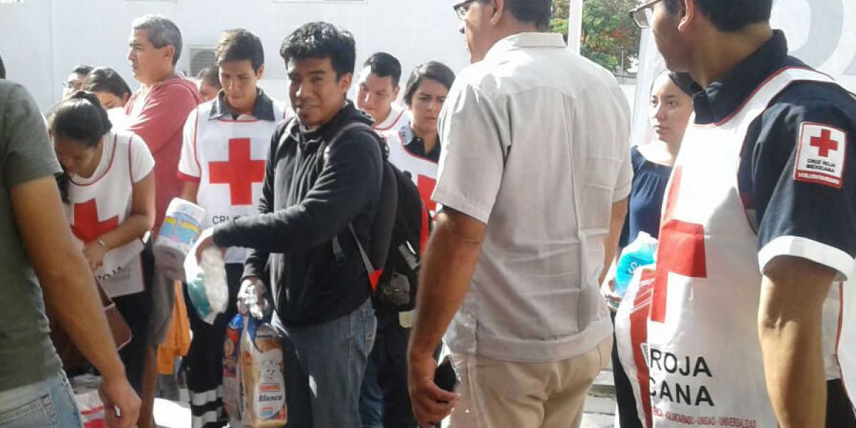 Continúa actividad en centros de acopio para apoyo a afectados por sismo