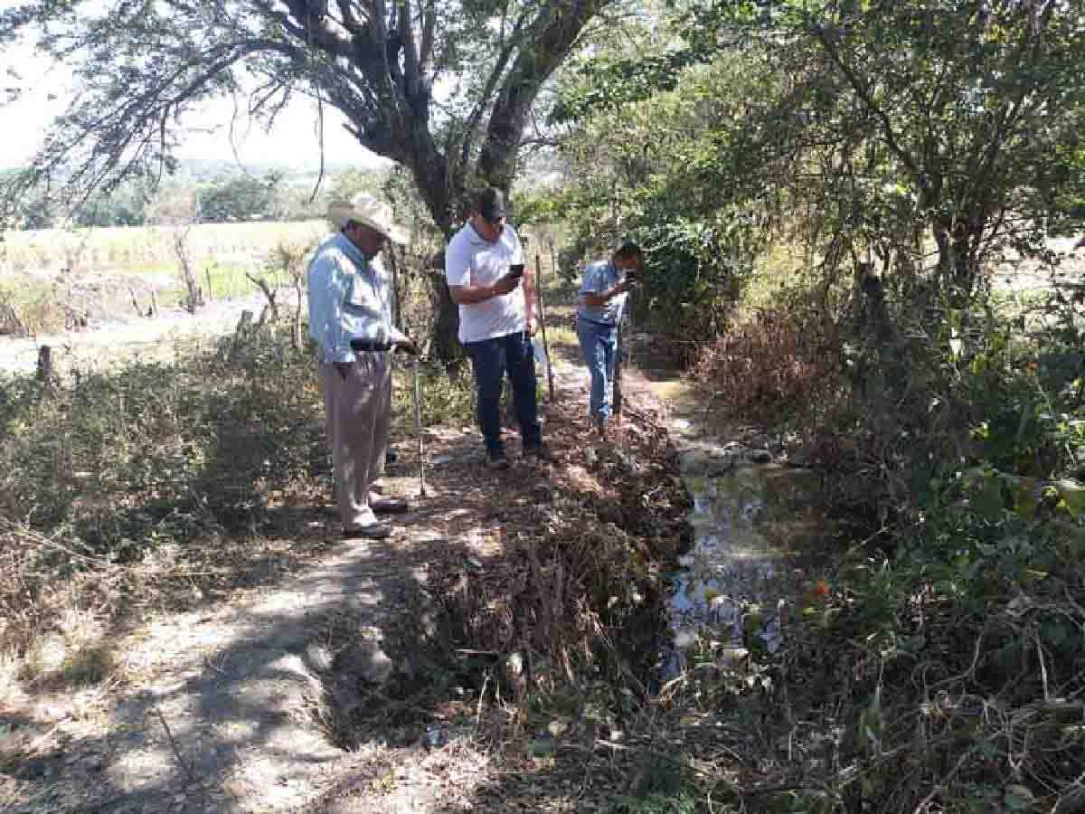 Detectan nueva descarga de drenaje hacia la laguna de Coatetelco