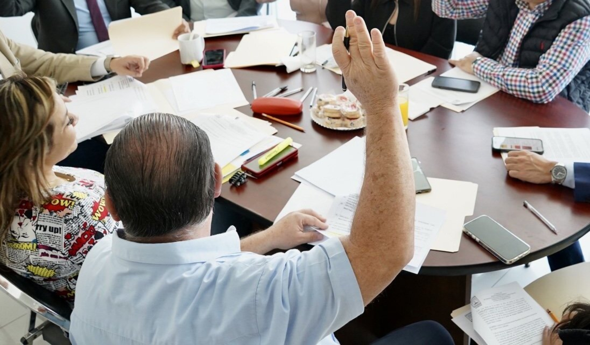 Aprueban acuerdo para emitir convocatorias del proceso de selección de cuatro magistraturas