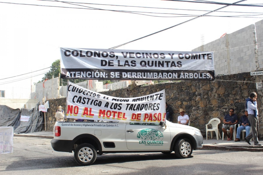 Vecinos de Las Quintas cerraron una calle en protesta por una obra privada