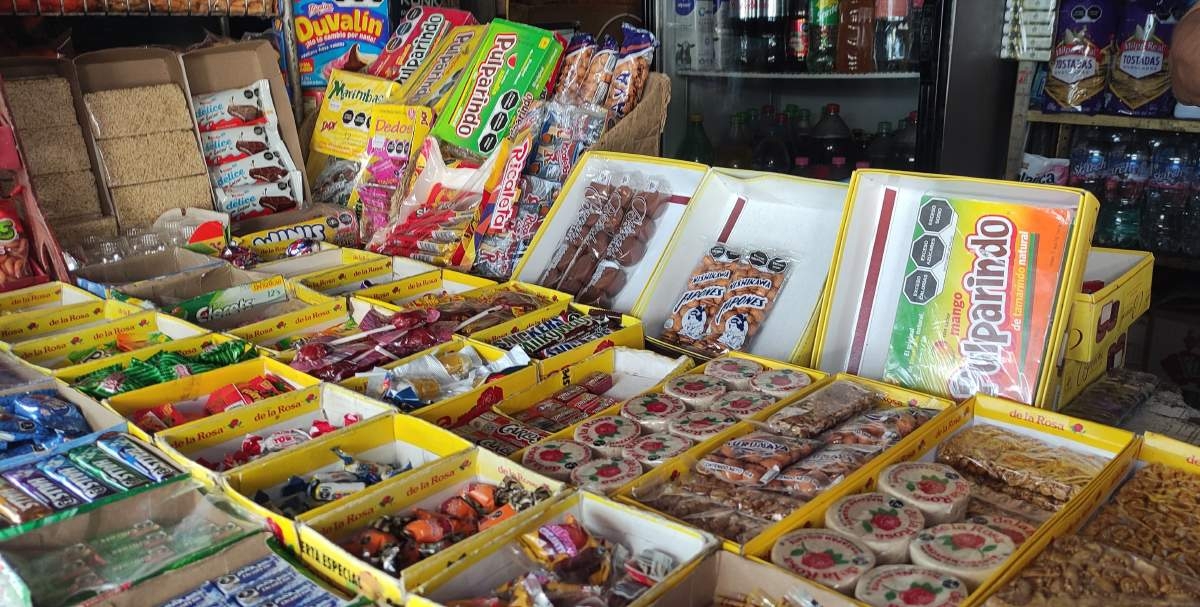 Cada vez batalla más para surtir su tienda