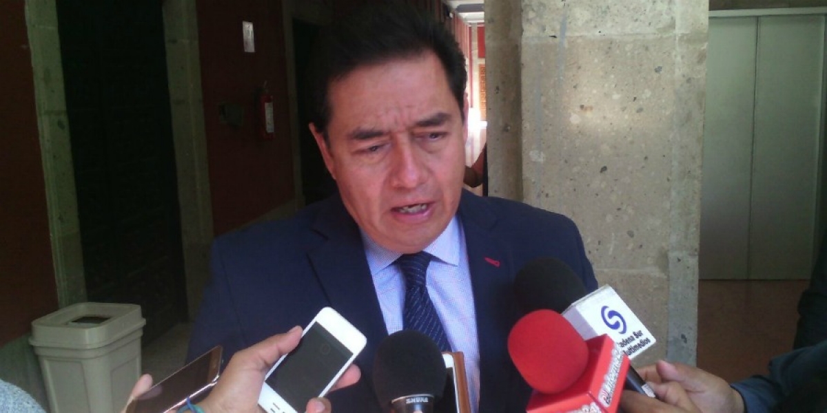 "No es posible" que trabajadores de salud no reciban medidas de fin de año: diputado