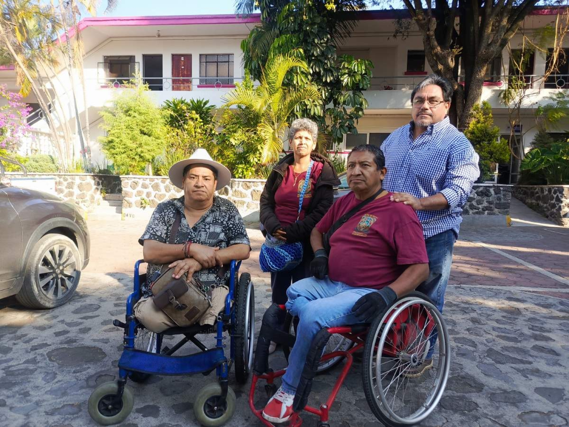 Afecta invasión de banquetas a personas en silla de ruedas