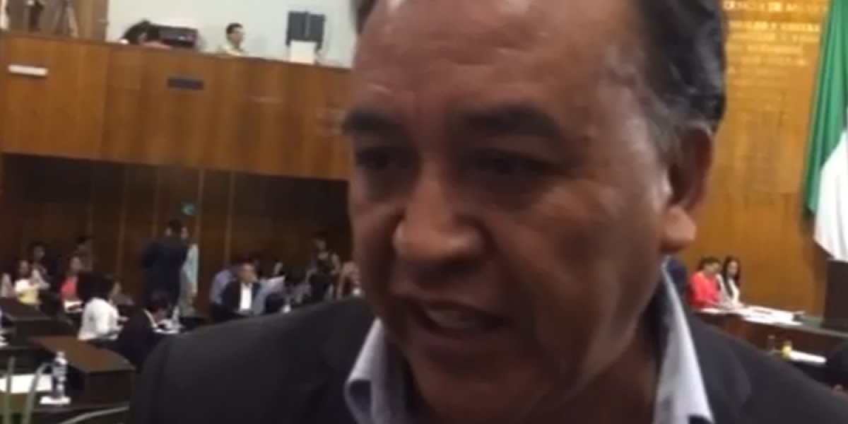 Pide diputado a la SMyT aclarar avance en el proceso de regularización de concesiones de taxis