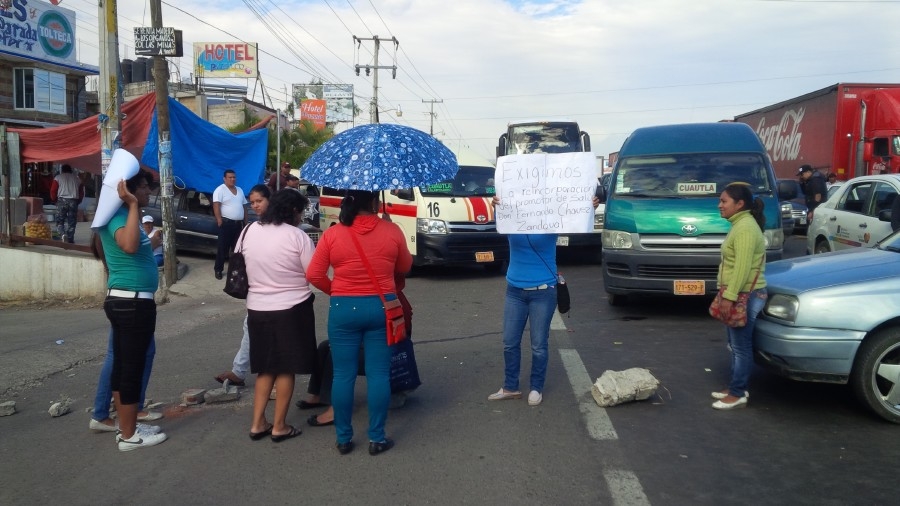 Bloquean Carretera Amecameca-Cuautla por despido de promotor de salud