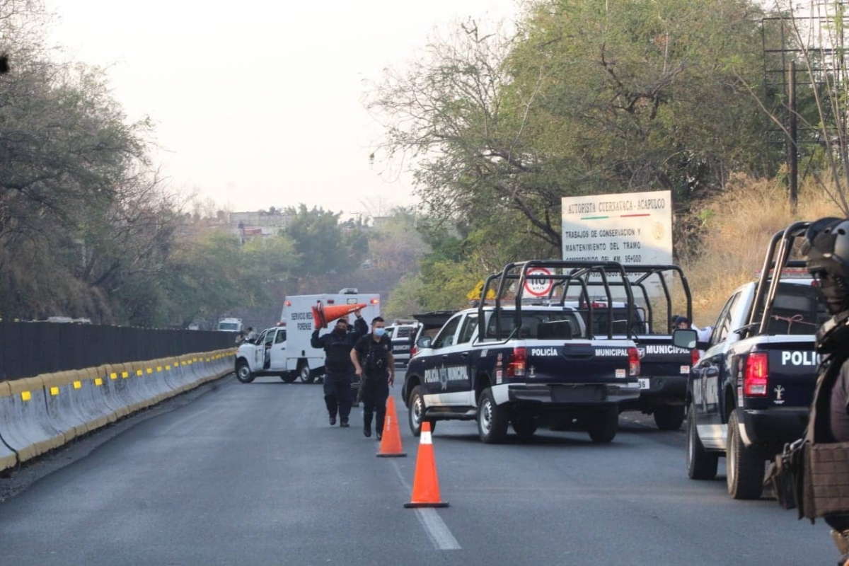 Dejan un cadáver en la autopista México-Acapulco