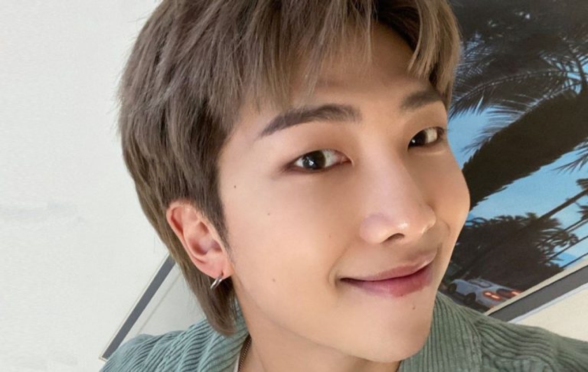 RM de BTS publica una foto sin ropa para agradecer a sus fans