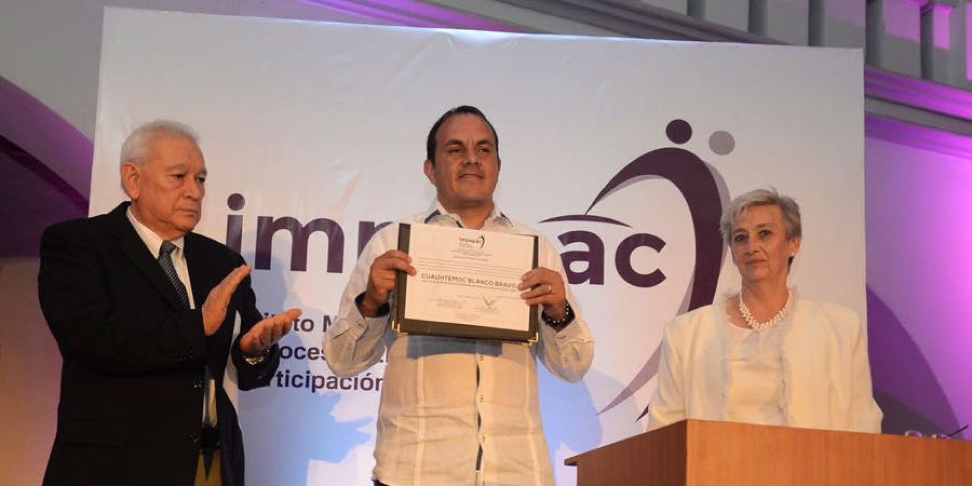 Recibe Cuauhtémoc Blanco constancia de mayoría como gobernador electo
