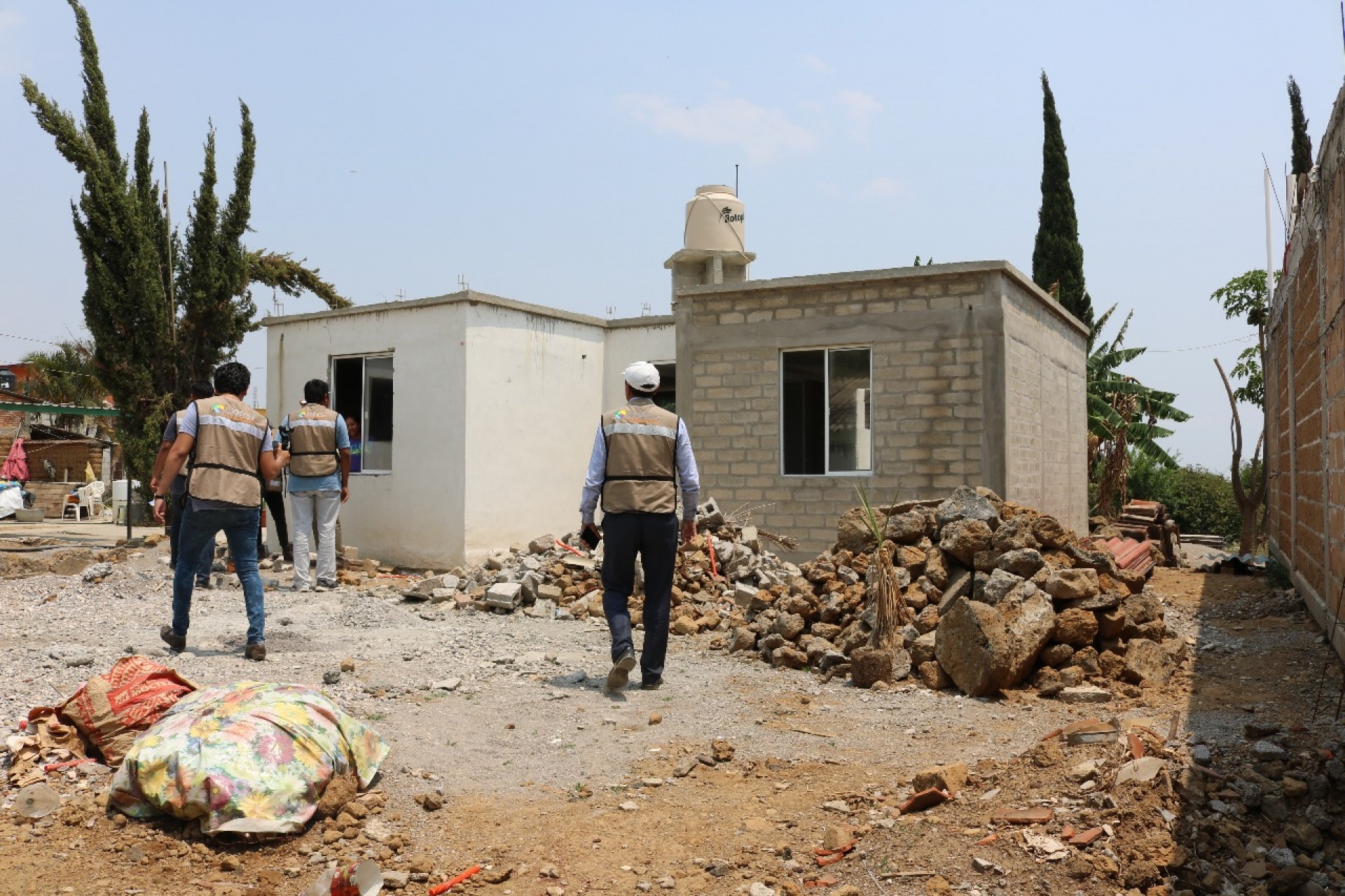 Supervisan reconstrucción de viviendas