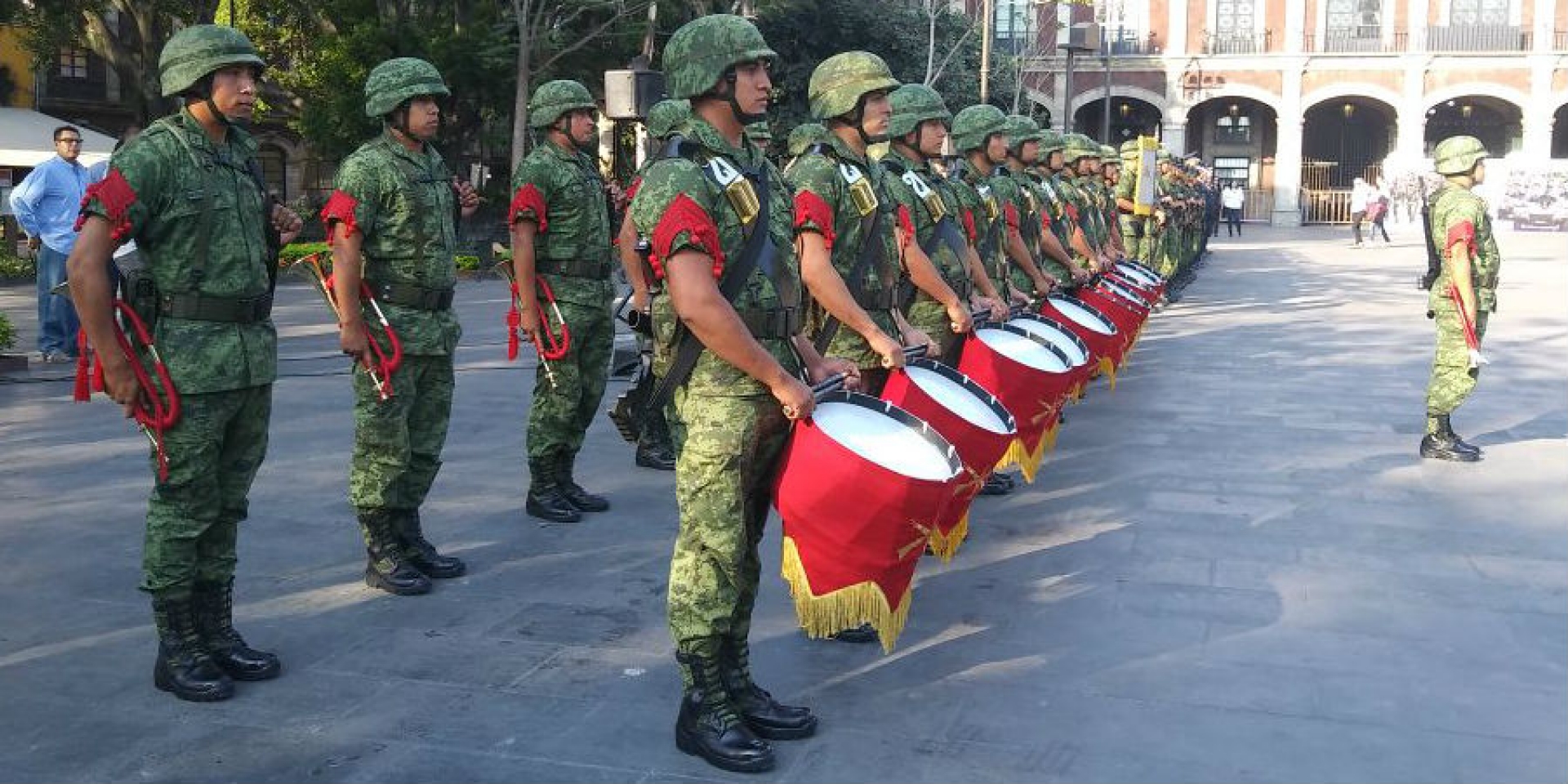 Conmemoran el CV aniversario del Día del Ejército Mexicano