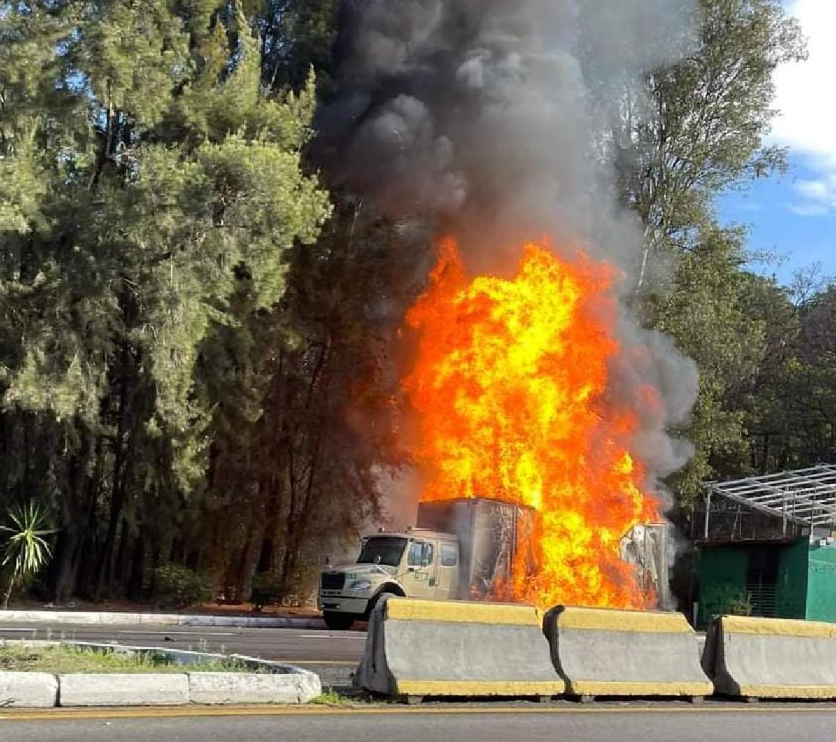 Enésimo incendio  en la autopista