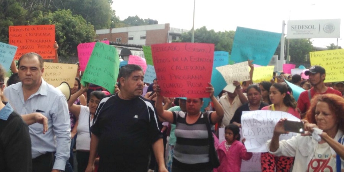 Se manifiestan adultos mayores en oficinas de Sedesol; demandan apoyos