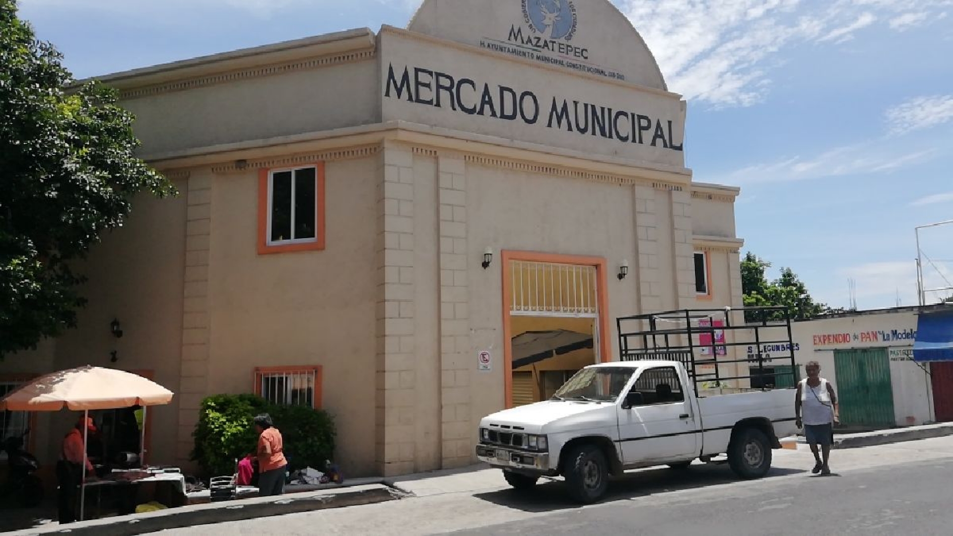 A la baja, las ventas en el mercado municipal de Mazatepec a casi un año del 19-S