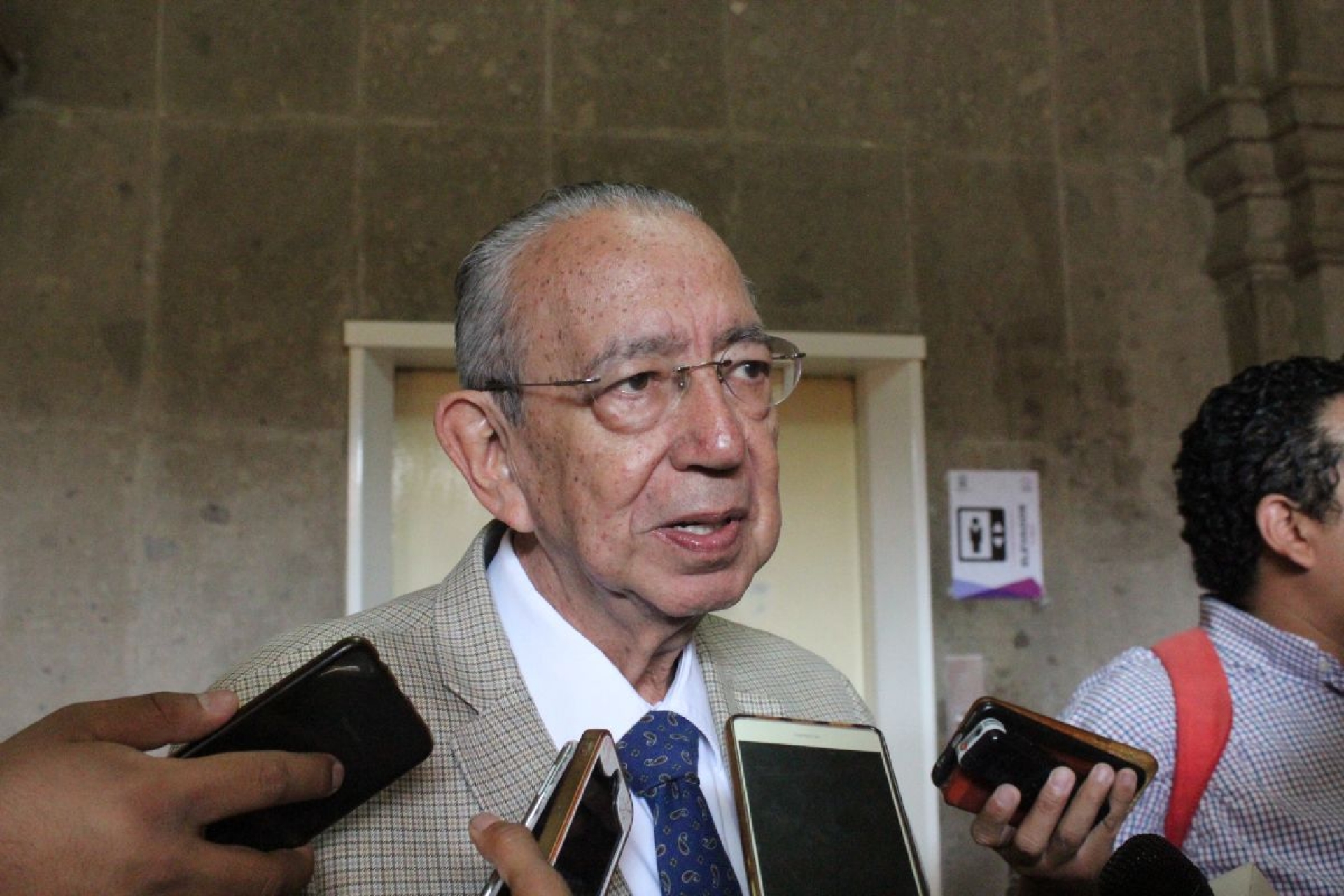 Descarta Cornejo Alatorre operativo mochila en escuelas
