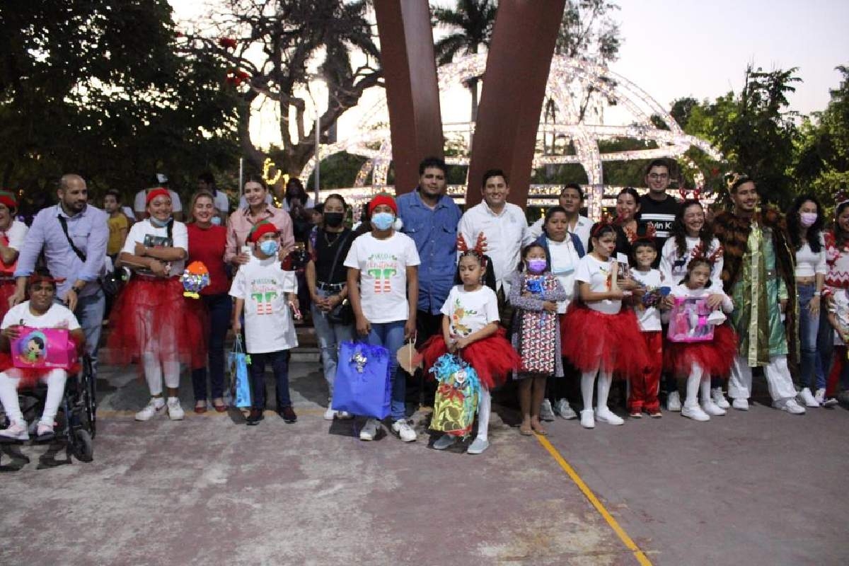 Entrega el DIF de Jojutla regalos a alumnos de los CAM 17 y 3
