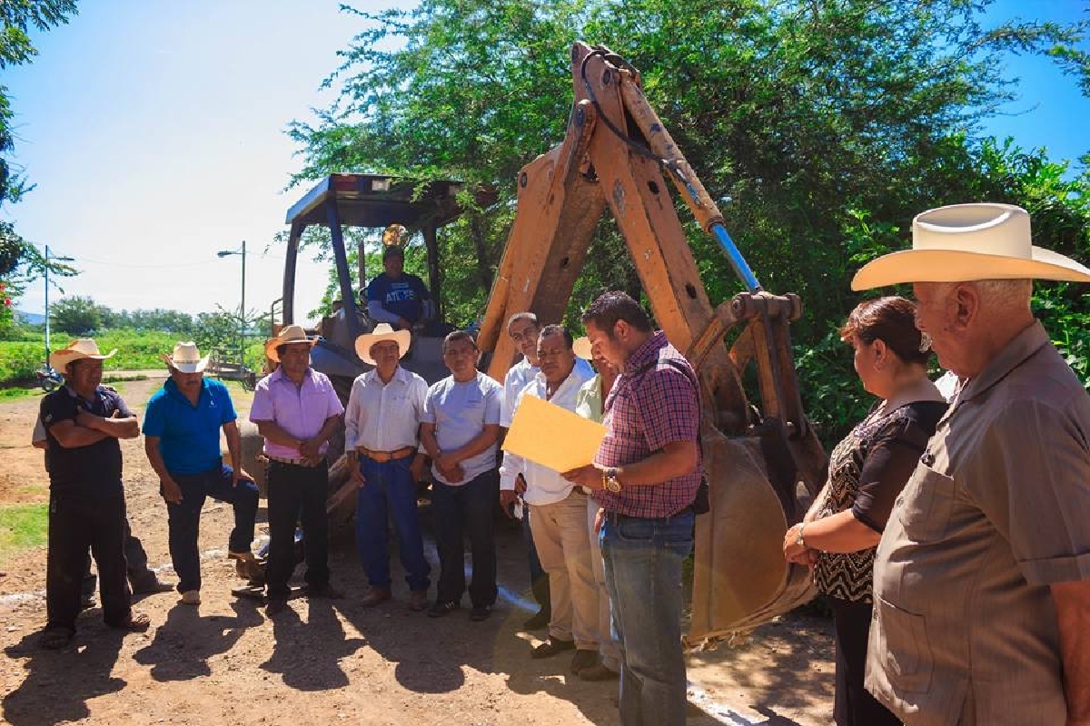 Se iniciaron los trabajos de introducción de drenaje en la comunidad de Telixtac