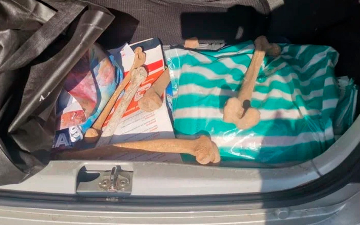 Caen mujeres por robar huesos de panteón 'por encargo de una bruja'