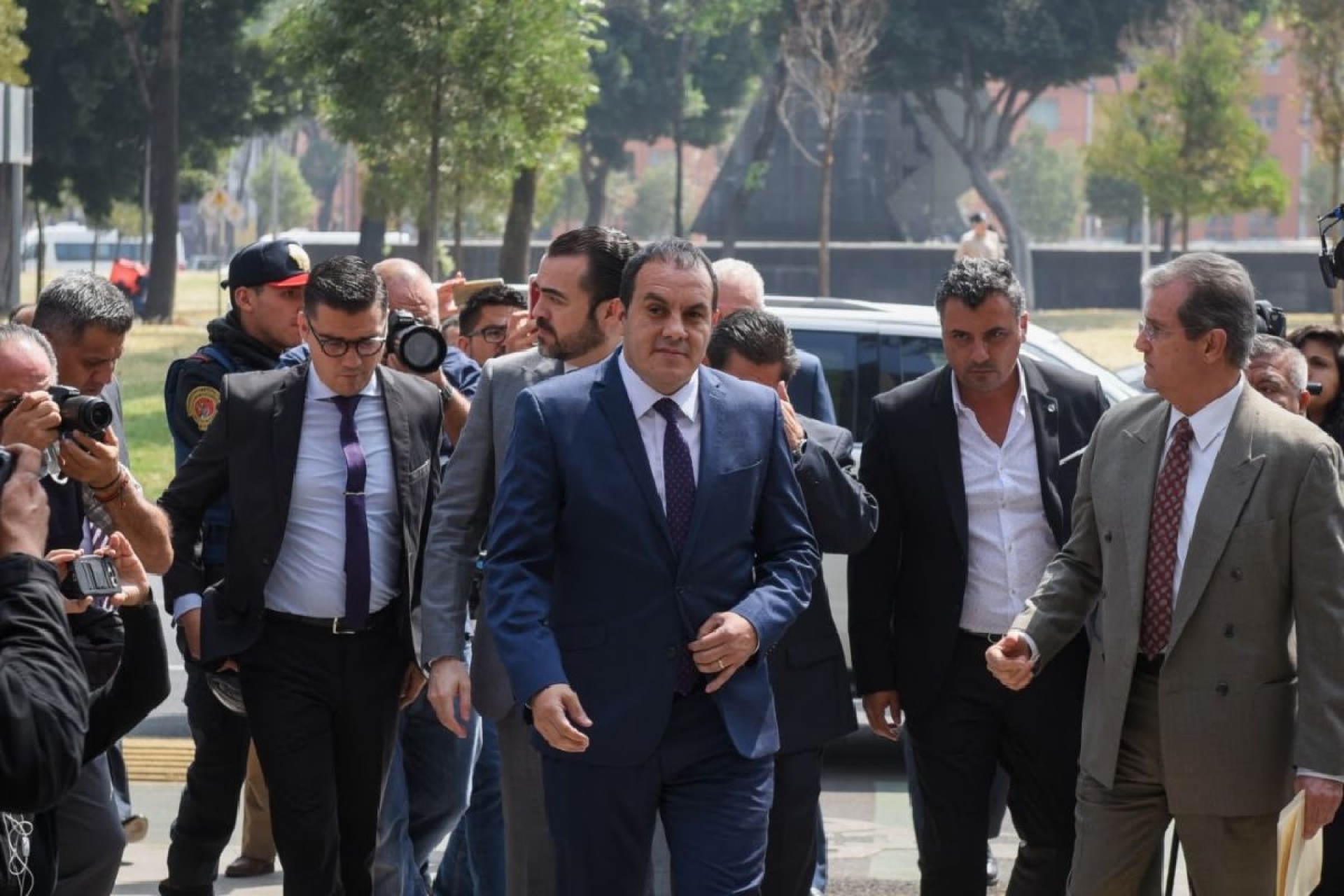 Presenta Cuauhtémoc Blanco denuncia contra el exgobernador Graco Ramírez ante la SEIDO