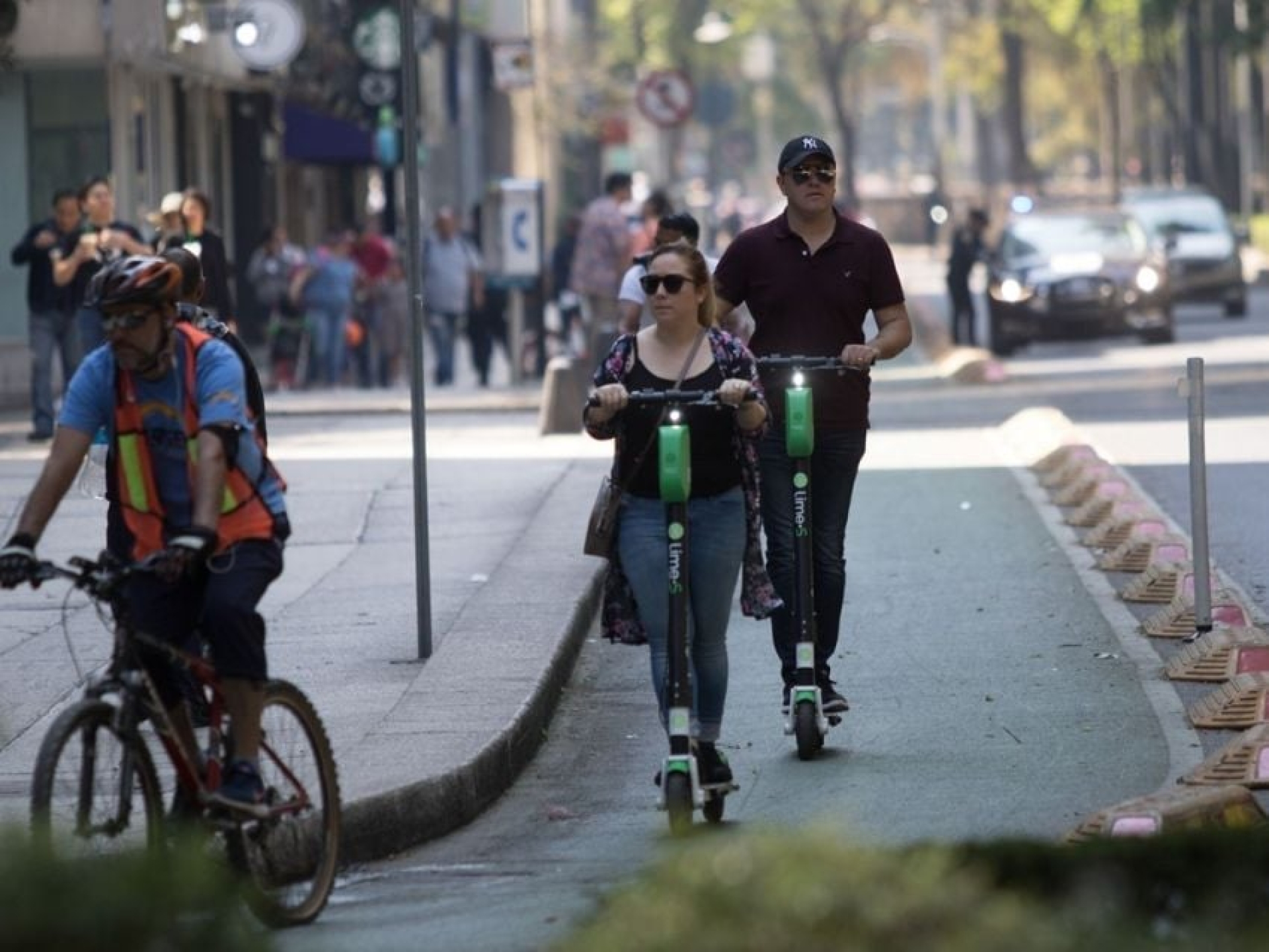 Scooters y vehículos eléctricos deberán emplacarse en CDMX desde julio