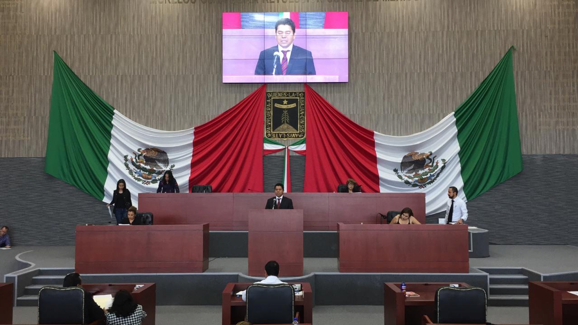 Encargado de Turismo comparece en el Congreso