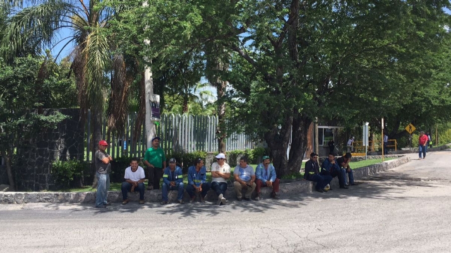 Vecinos de Tepetzingo bloquean de nuevo accesos a cementera