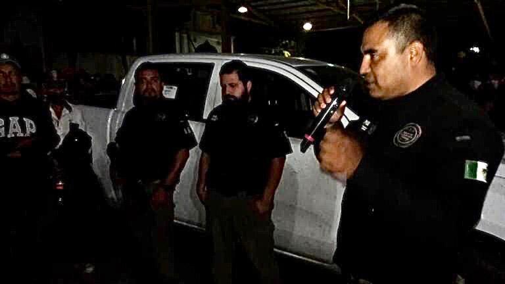 Después de 12 horas vecinos de Tetela liberan a elementos de la FGR, GN y Profepa