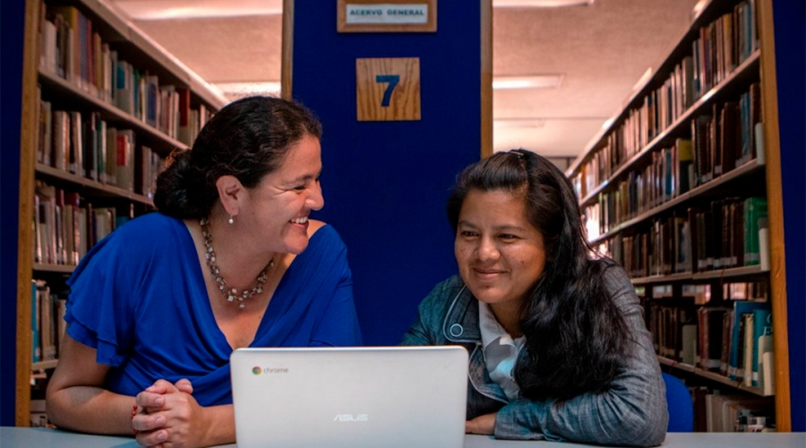 Google felicita a una mexicana por ayudar a las mujeres indígenas a usar el potencial del internet