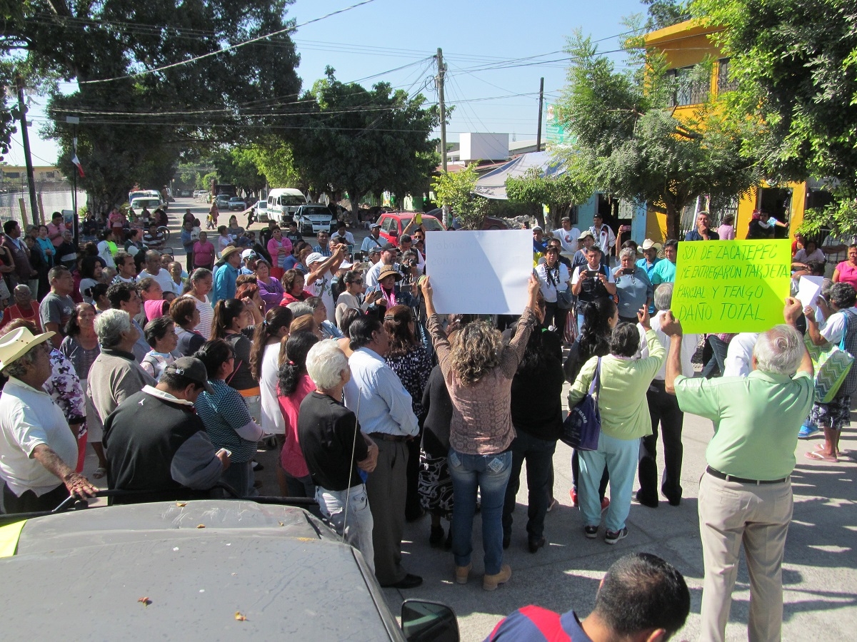 Entrega de tarjetas del Fonden en Jojutla tiene errores