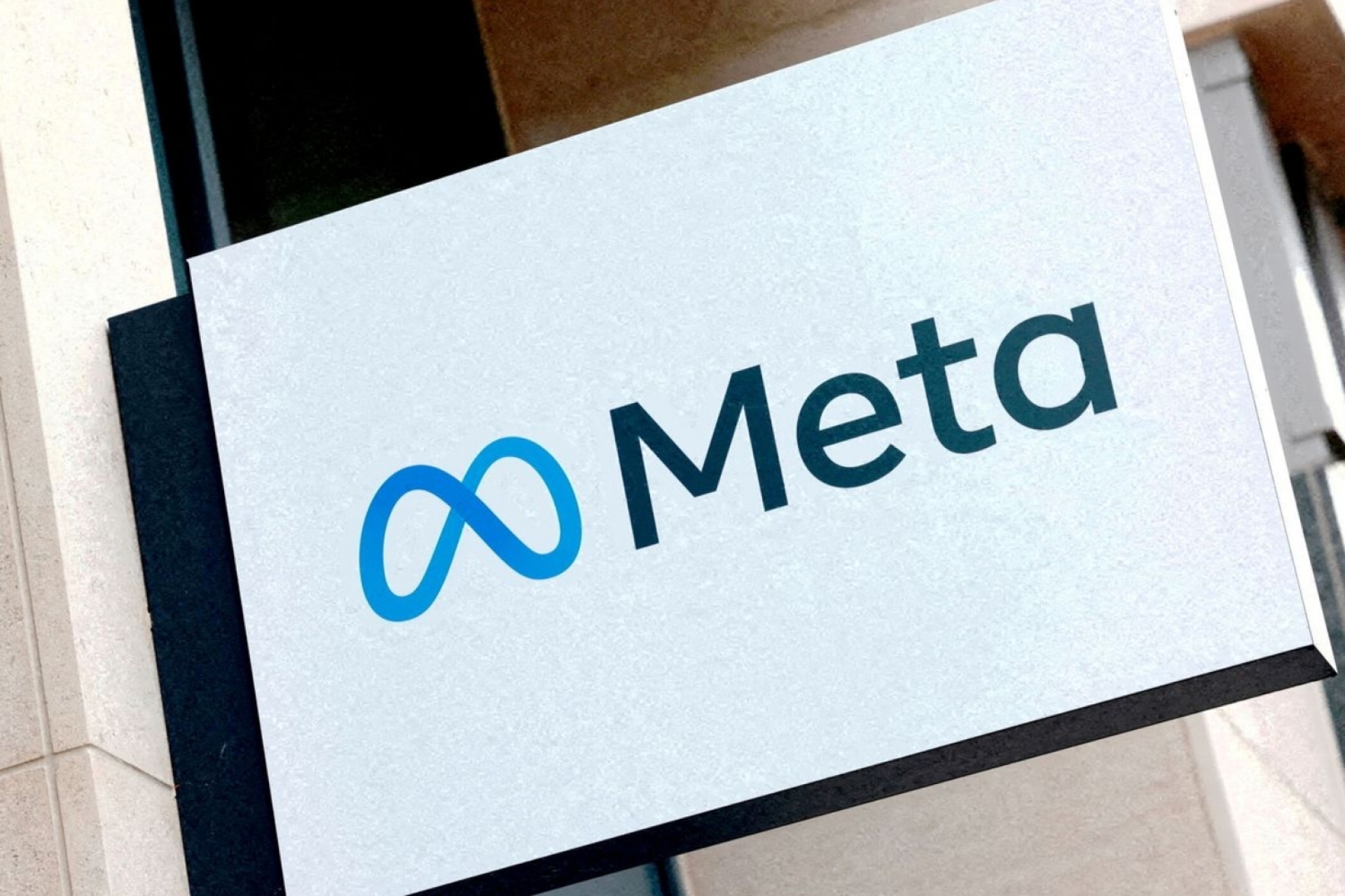 Meta cierra tres estudios de videojuegos de realidad virtual y redirige su apuesta tecnológica
