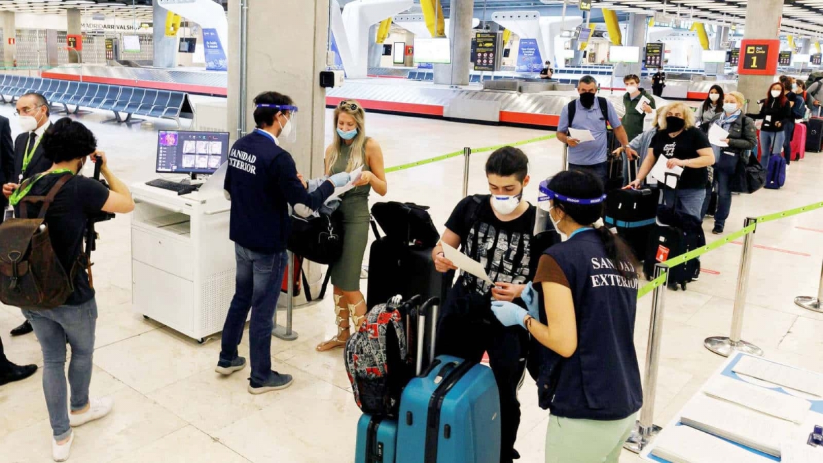 España abre fronteras a turistas vacunados contra COVID