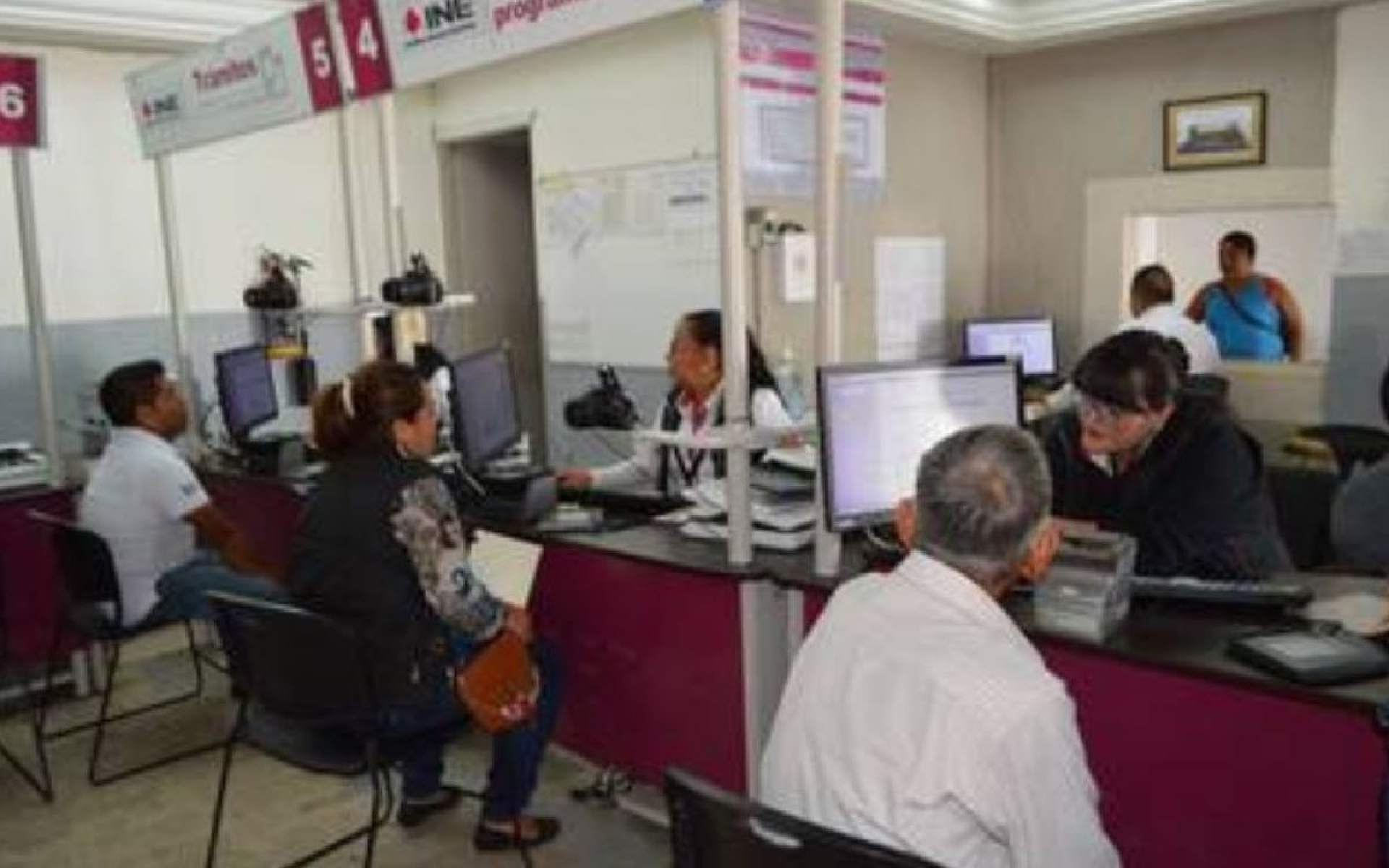 En promedio, módulo del INE atiende a 380 personas cada día en Cuautla