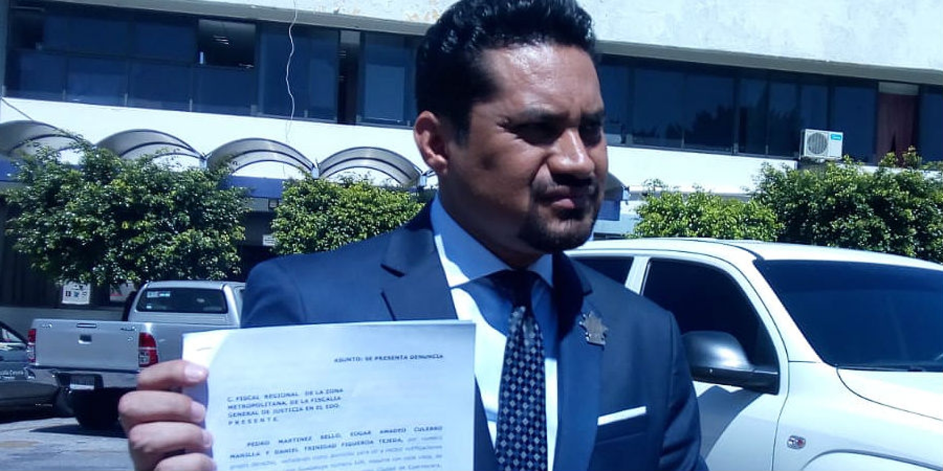 Presidente del Foro Morelense de Abogados presenta denuncia en FGE contra 29 legisladores