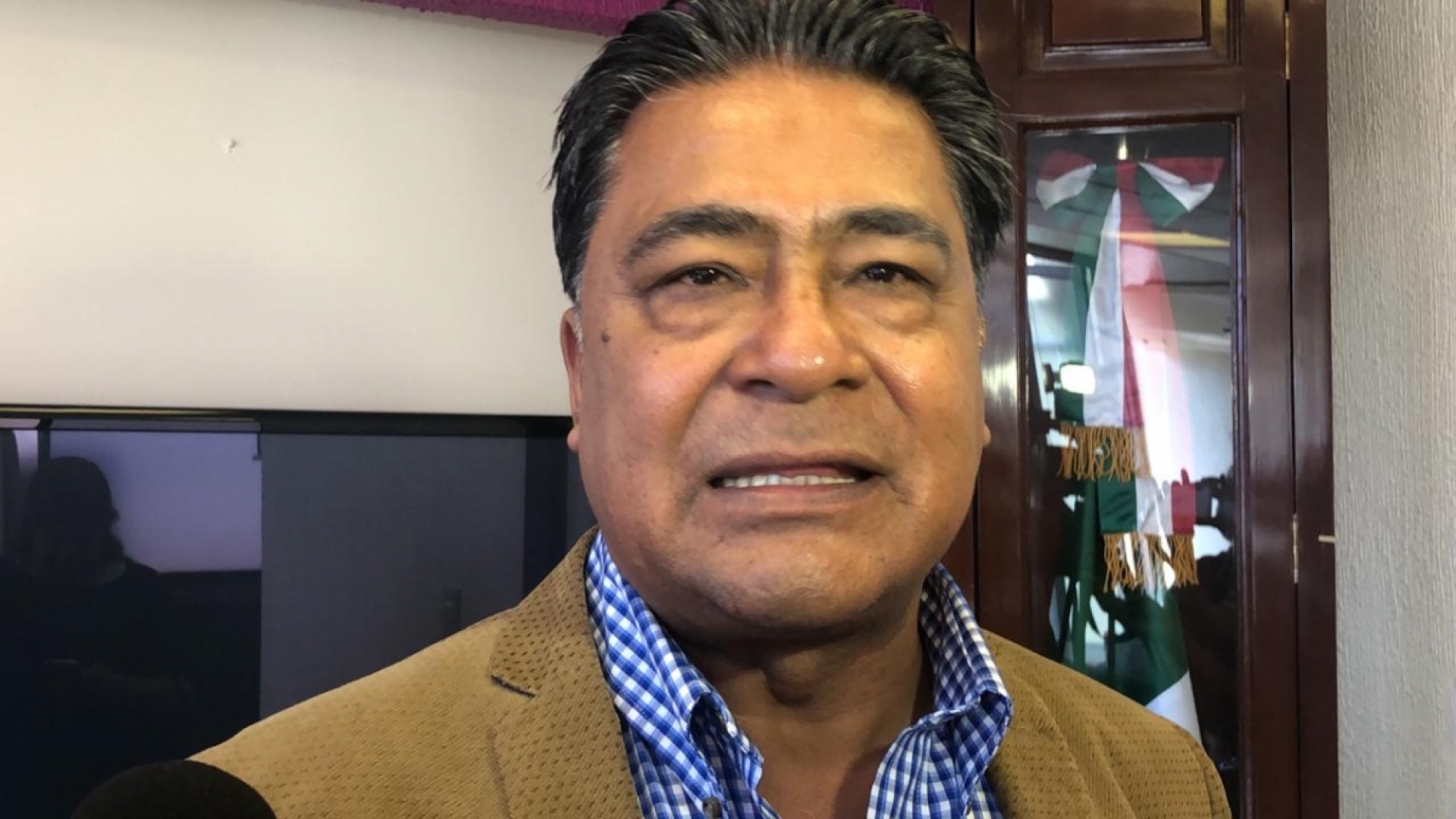 Liquida IEBEM adeudos con trabajadores y jubilados