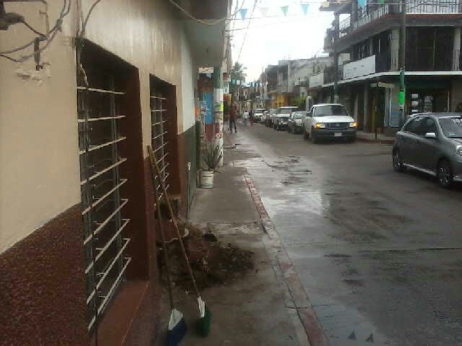 Tras un accidente piden colocar topes en la calle Emiliano Zapata de Zacatepec