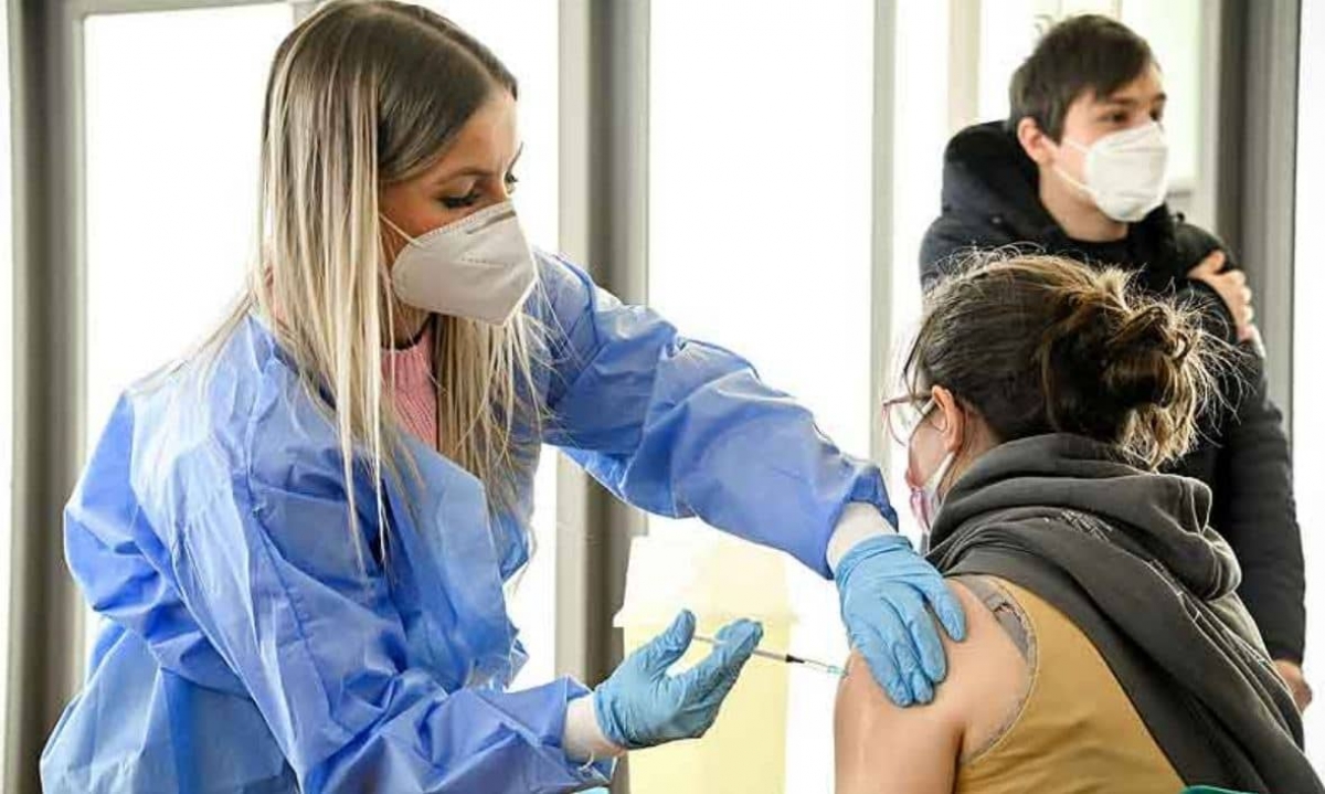 4 millones de franceses se vacunaron contra COVID por anuncio de restricciones