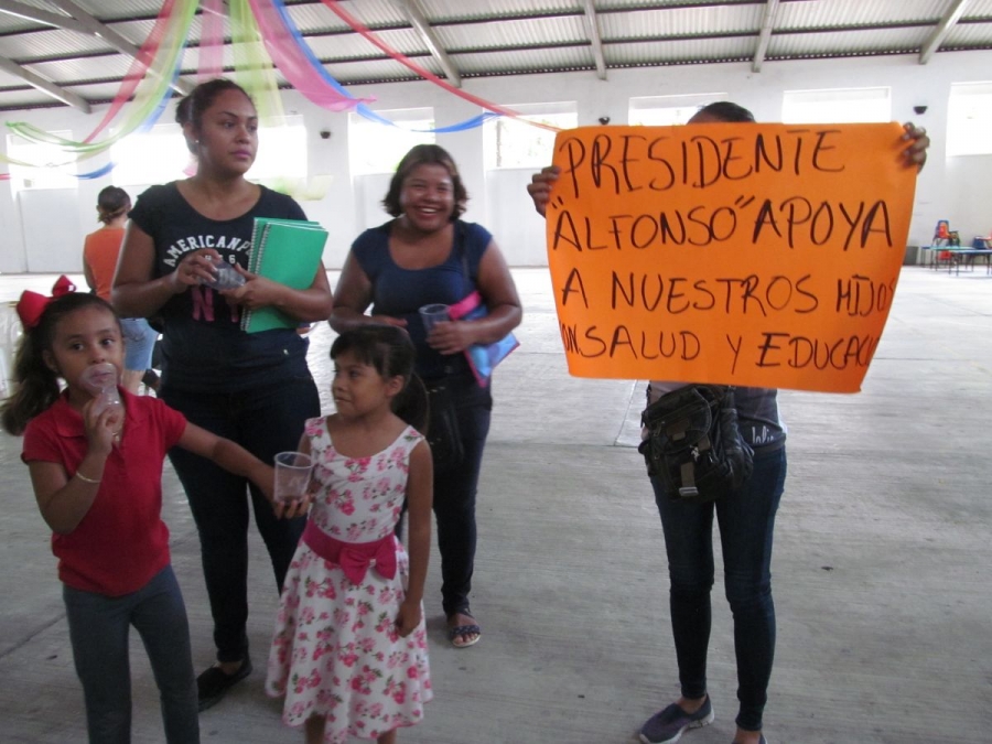 Se cansan padres de familia de utilizar auditorio como escuela en El Higuerón