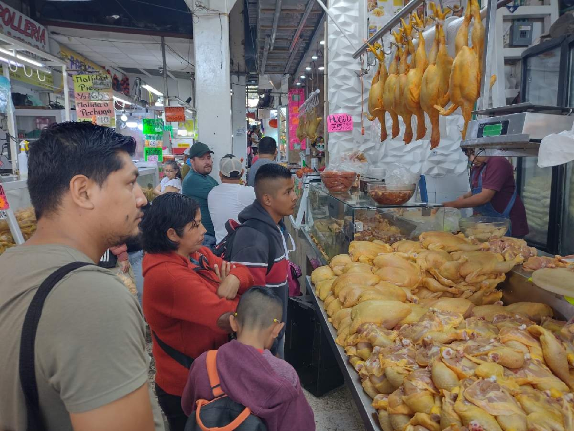 Venta informal de comida afecta a restauranteros
