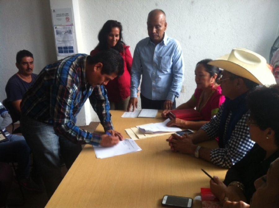 Candidatos a ayudantes municipales de Mazatepec firman pacto de civilidad política