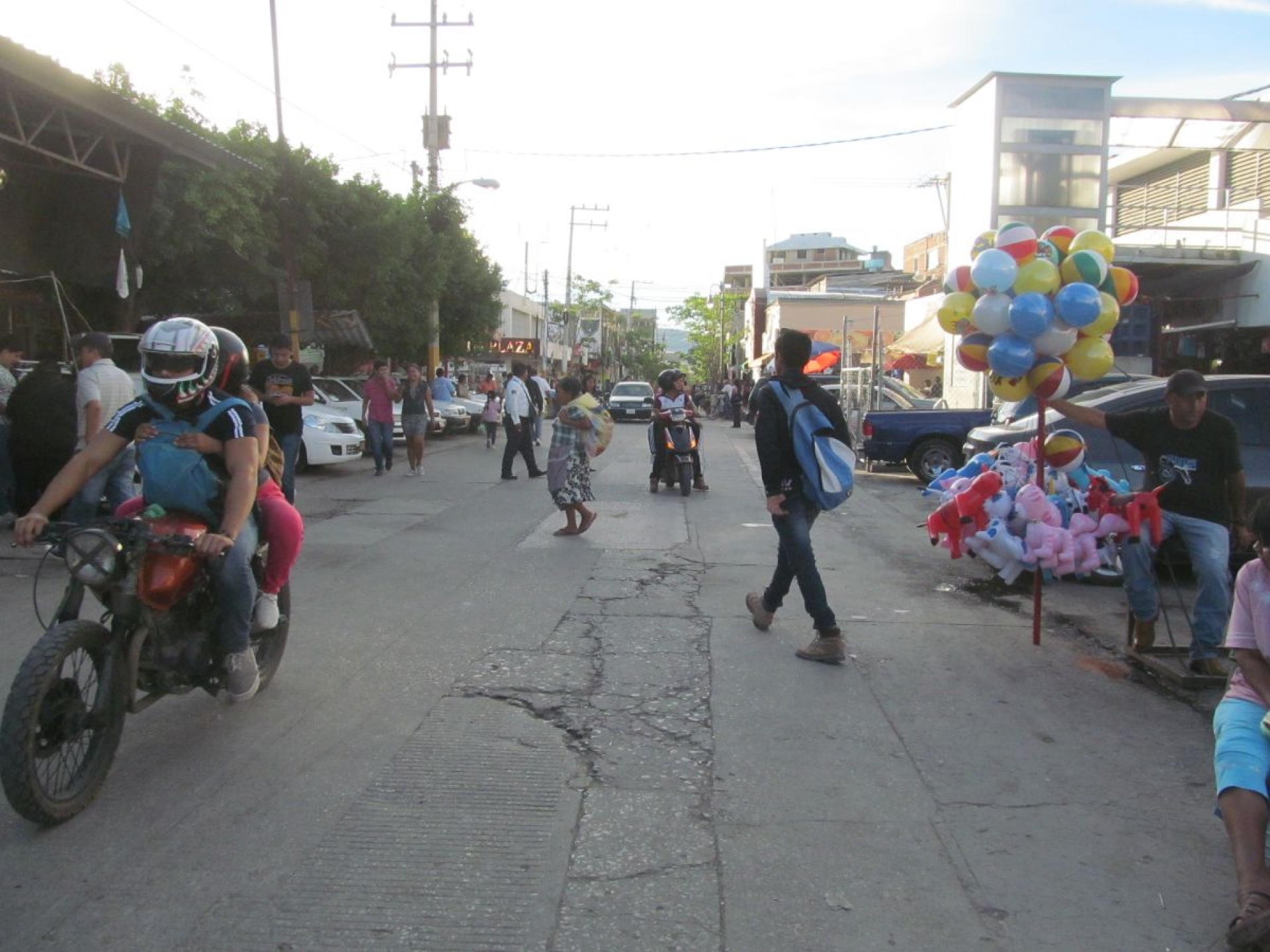 Comerciantes de Día de Muertos saldrán a la calle frente a los mercados