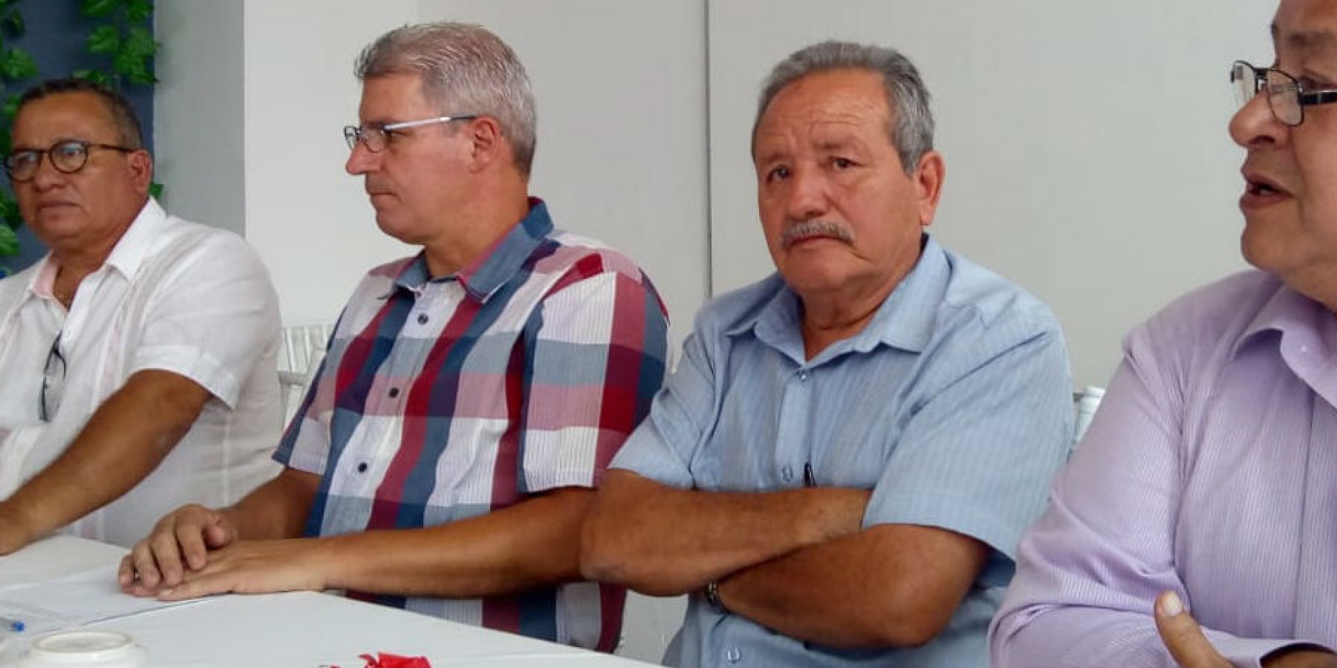Representantes de cámaras empresariales crean frente ante crisis financiera