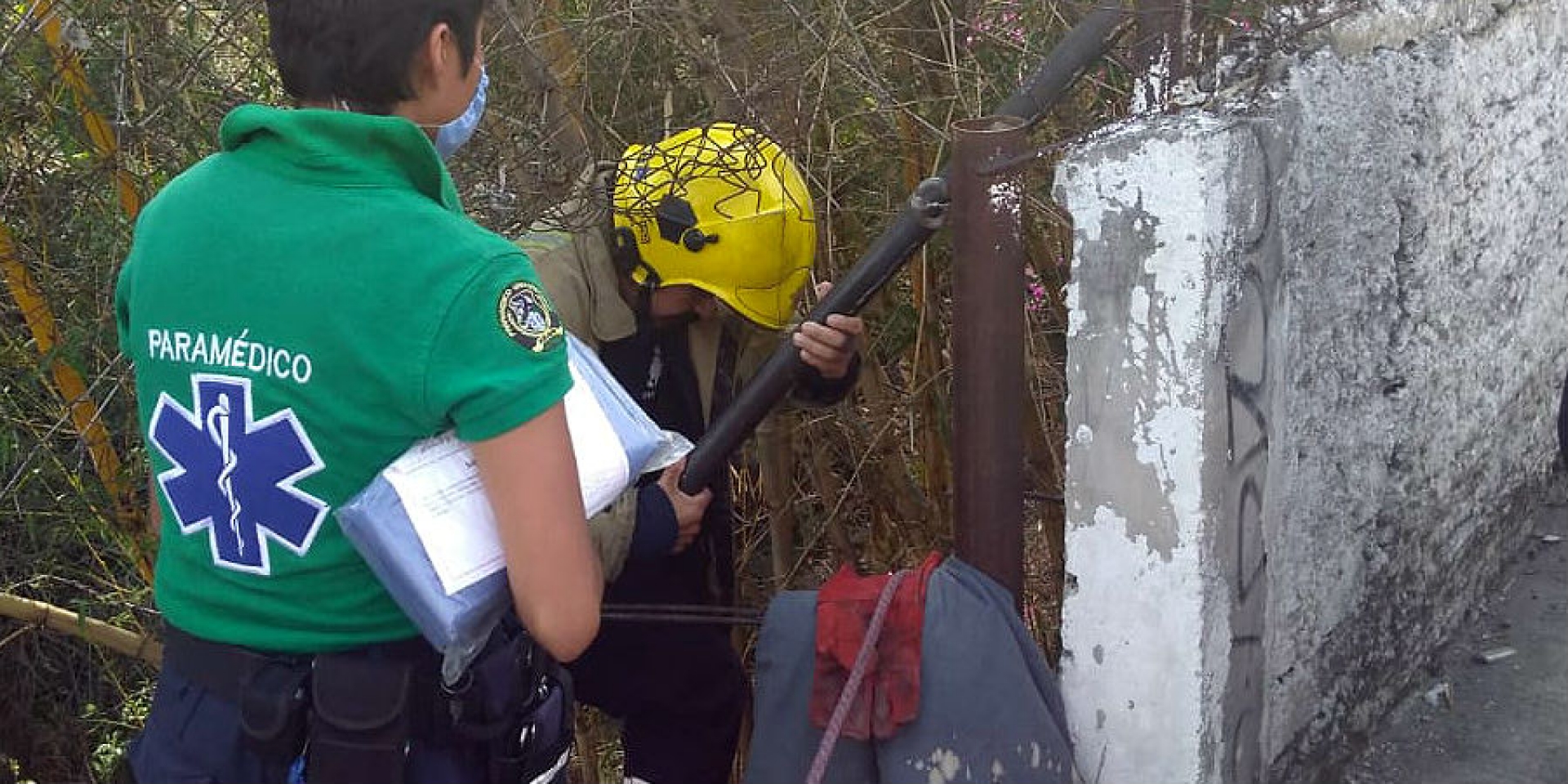 Hallan el cadáver de un hombre en la barranca de Amanalco