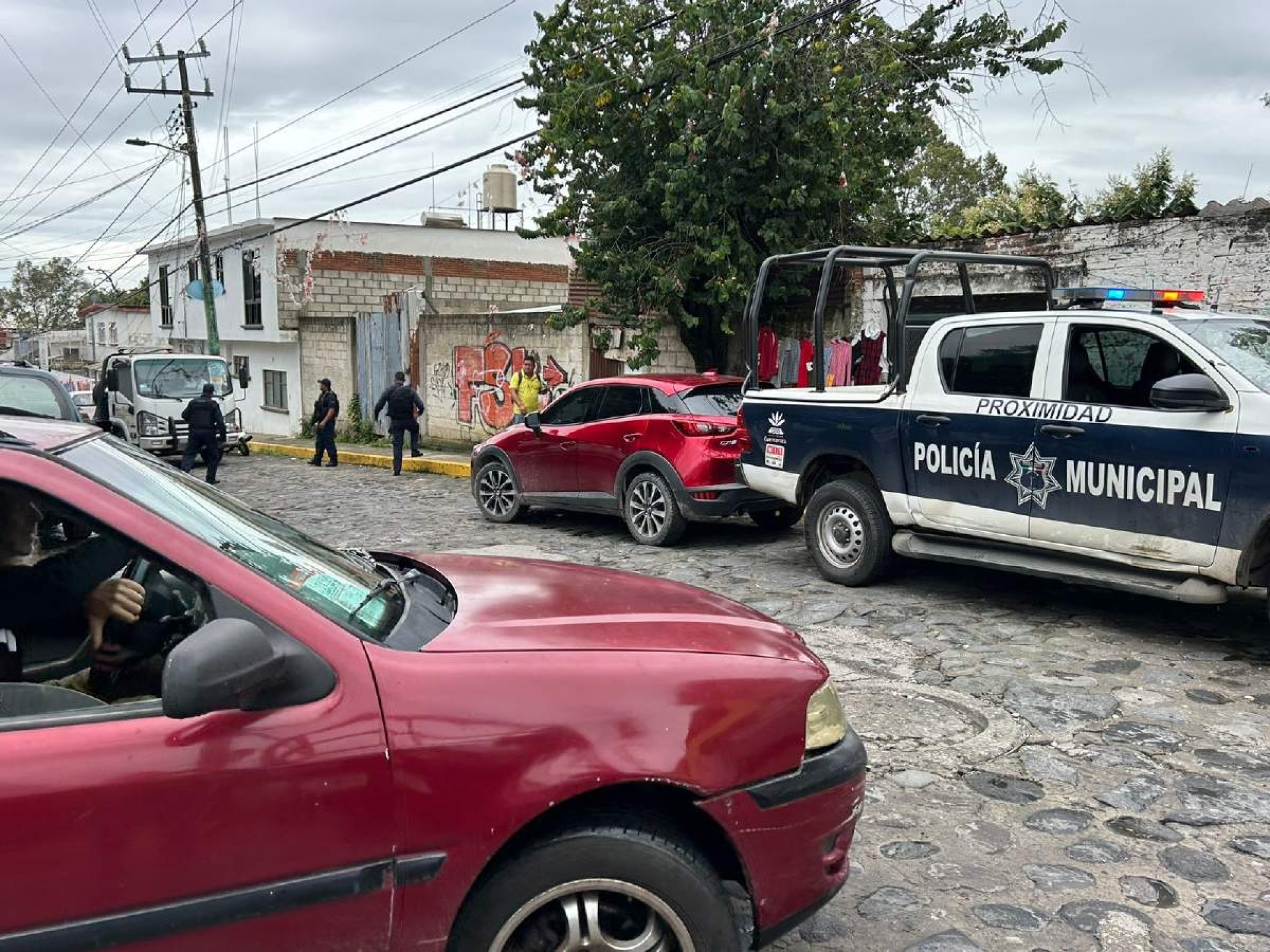 Atrapan a individuo en poder de una camioneta robada