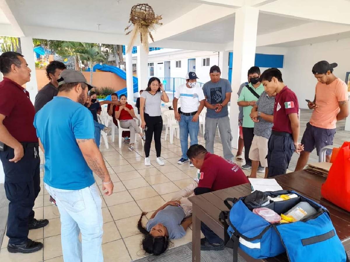 Dan curso de primeros auxilios a prestadores de servicios de Tequesquitengo