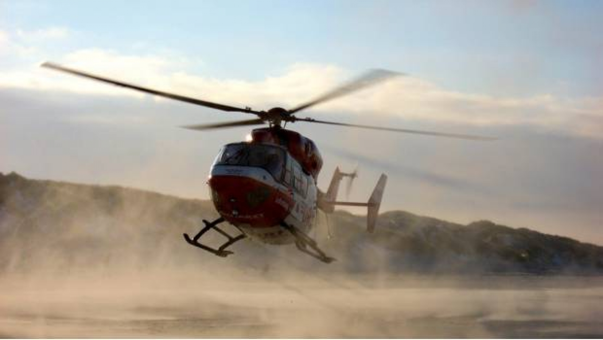 VIDEO: Reportera estuvo a punto de ser degollada por un helicóptero