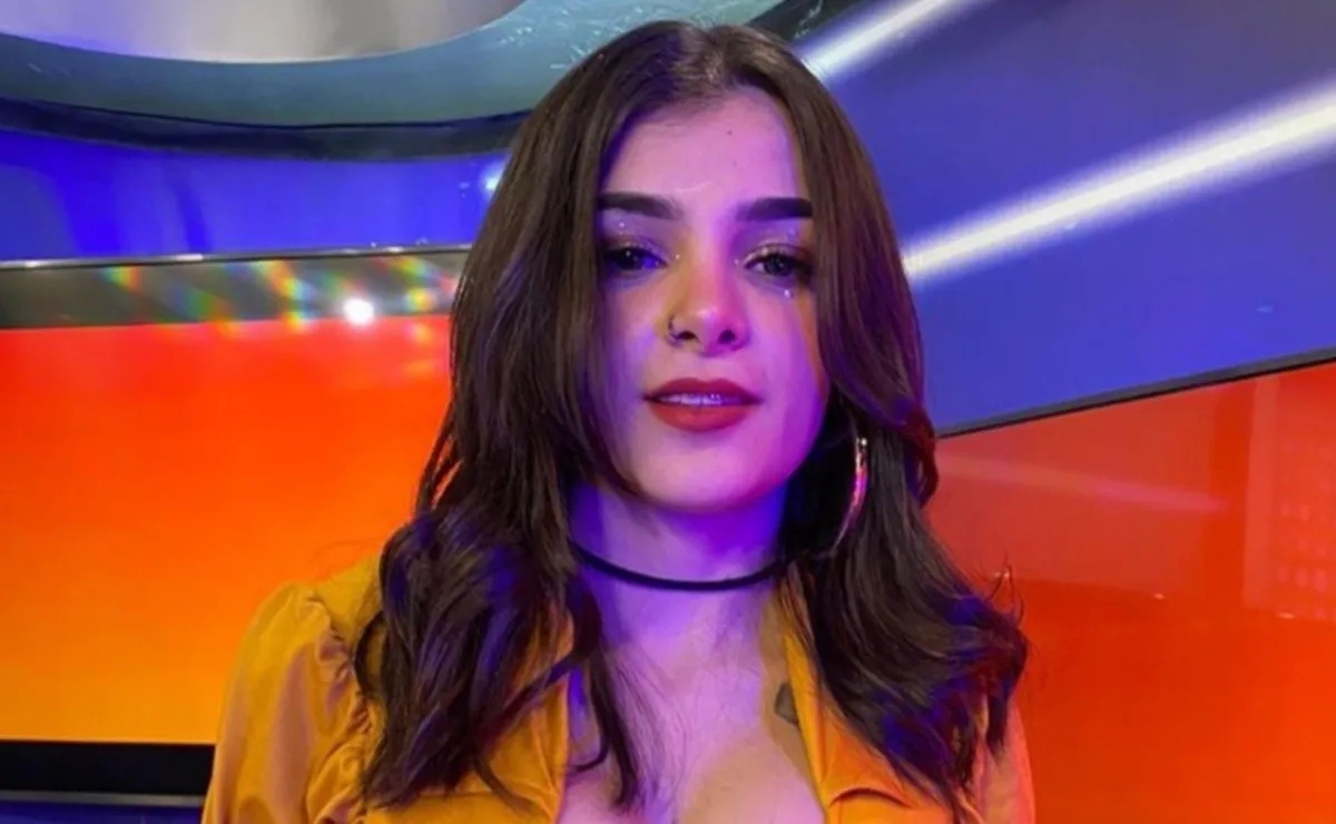 Karely Ruiz intentaba vender su ropa, pero la corrieron del mercado
