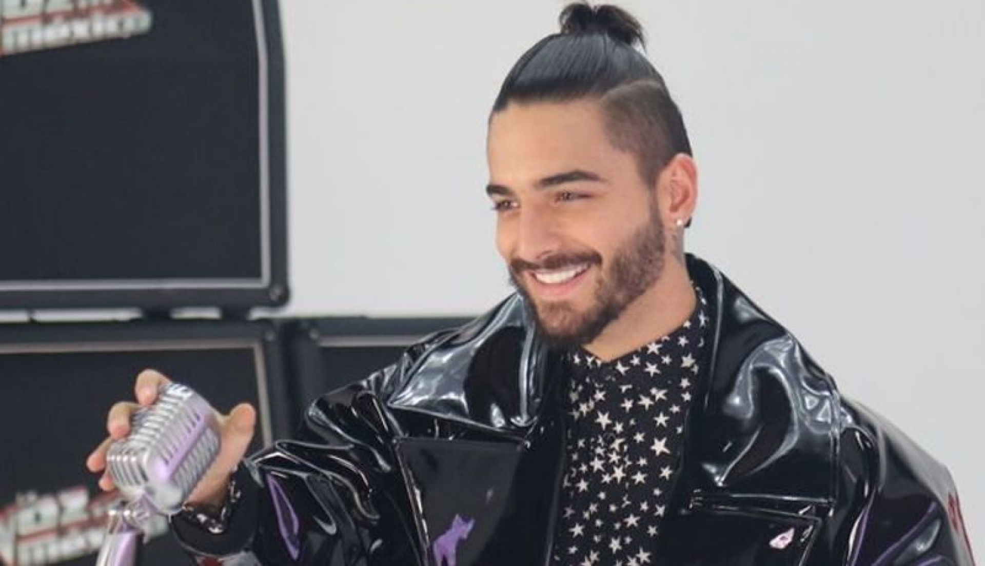 Maluma sorprende a sus fans ¡y le entra a la banda! (VIDEO)