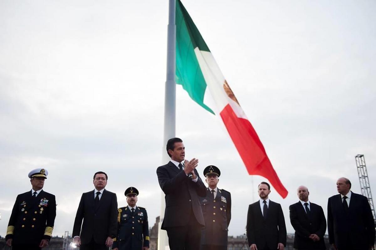 Izamiento de la Bandera en memoria de las víctimas del sismo del 85
