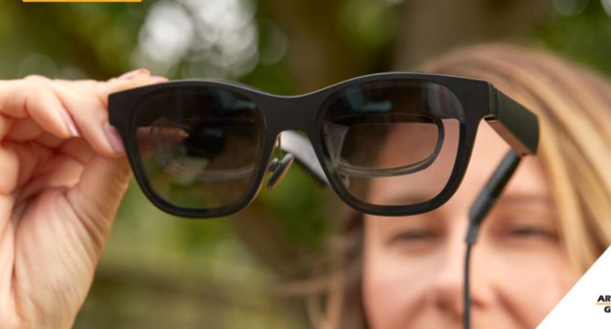 Estas gafas inteligentes permiten a las personas sordas 'ver' conversaciones