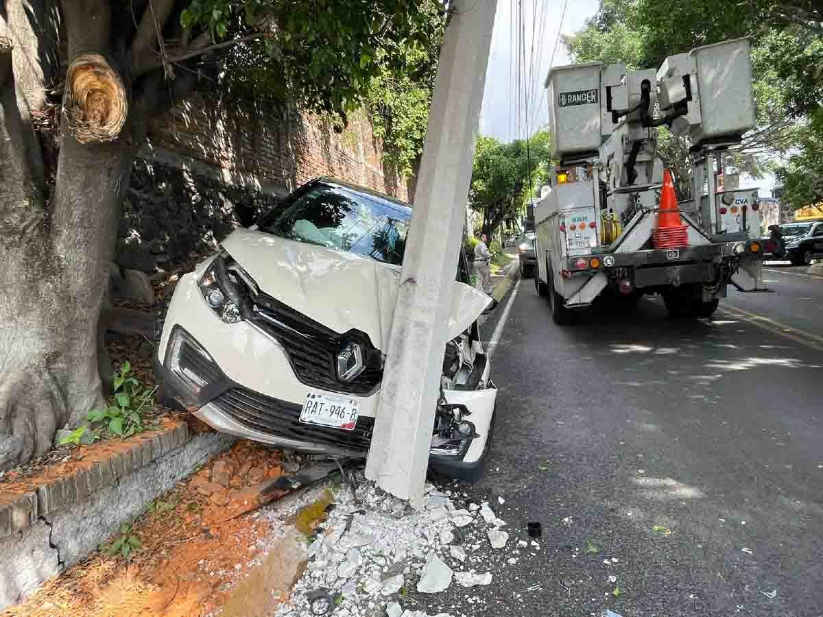 Terminó impactado contra un poste